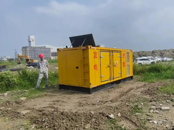 富川200KW柴油发电机机组每小时的油耗量受哪些因素影响？